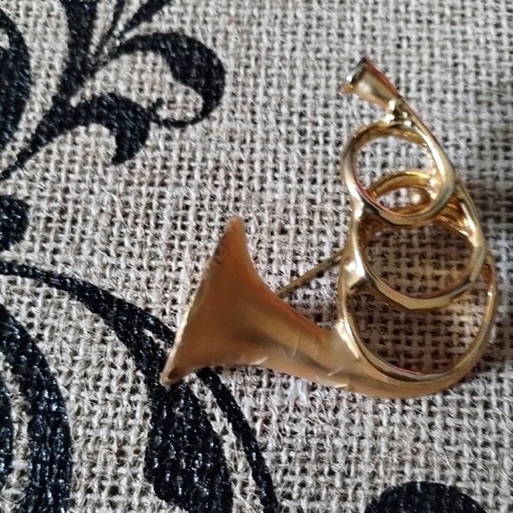 Vintage French Horn Brooch Pin - Picture 6 of 11